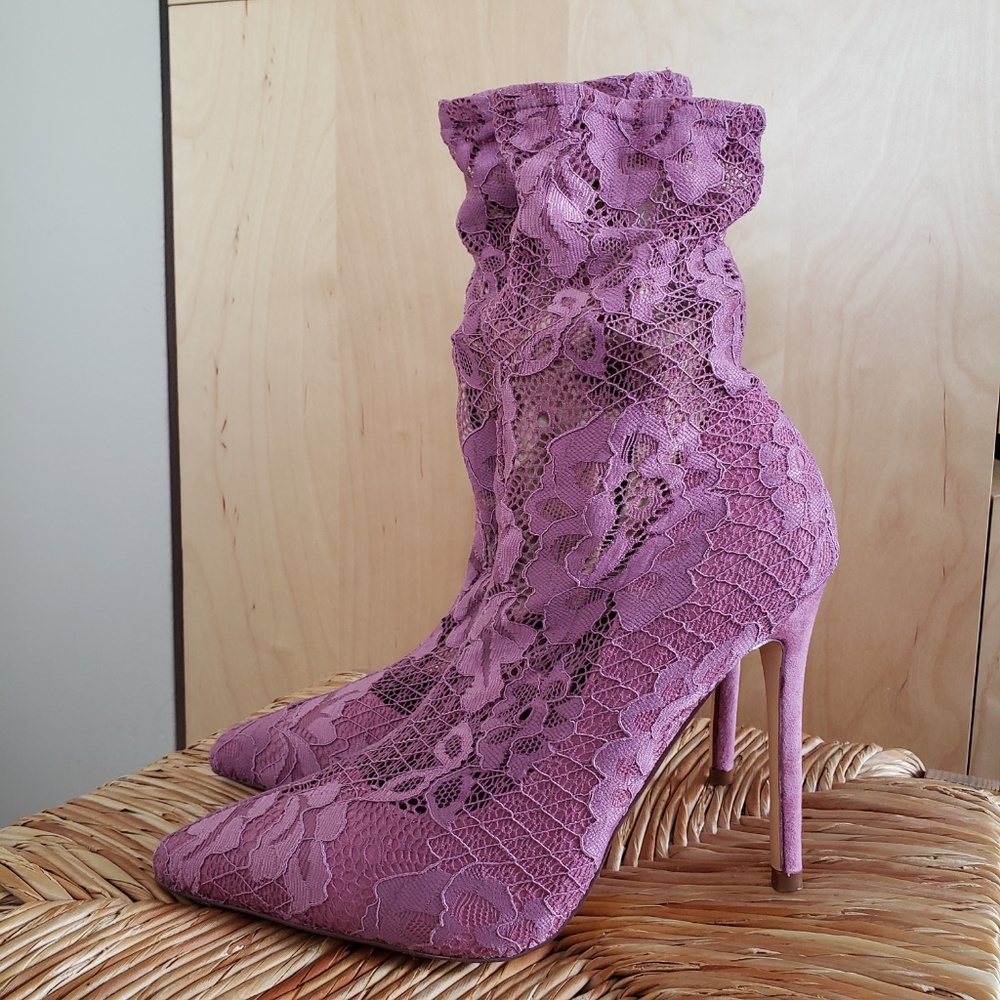 Victorian Inspired Lace Boots Size 7.5!